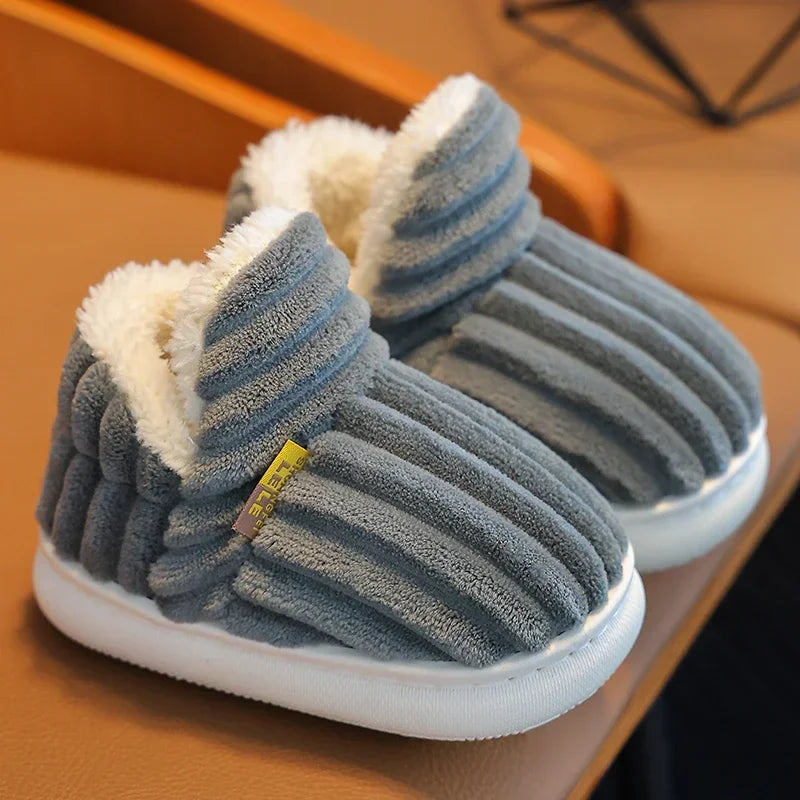 Fabric slippers for children, boys and girls, are soft and non-slip