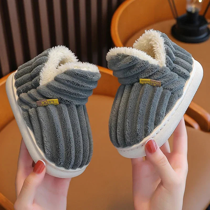 Fabric slippers for children, boys and girls, are soft and non-slip